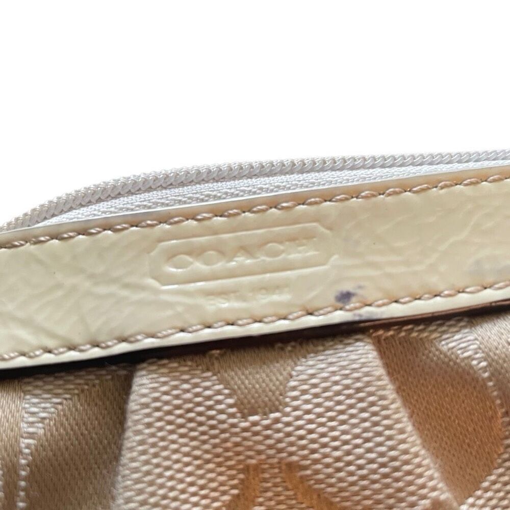 Coach Patent Leather Wristlet Bone Creme Classic Coin Purse Wallet Accessory - Picture 7 of 9